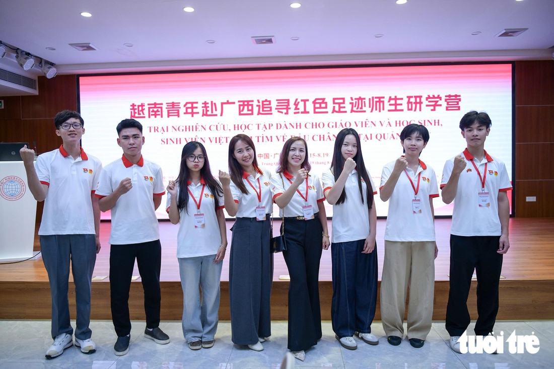 100 giáo viên, sinh viên Việt Nam đã tới Trung Quốc, bắt đầu ‘Hành trình đỏ’ theo dấu chân Bác Hồ - Ảnh 6.