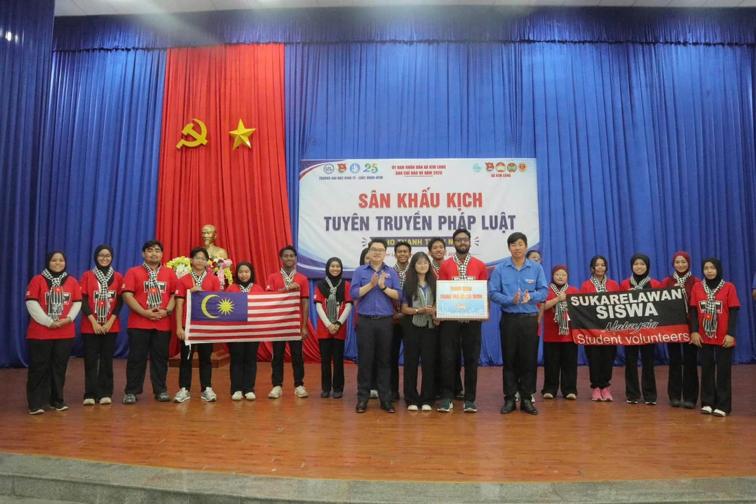 Những 'món quà' ở lại với người dân từ chiến sĩ tình nguyện quốc tế Mùa hè xanh - Ảnh 4.