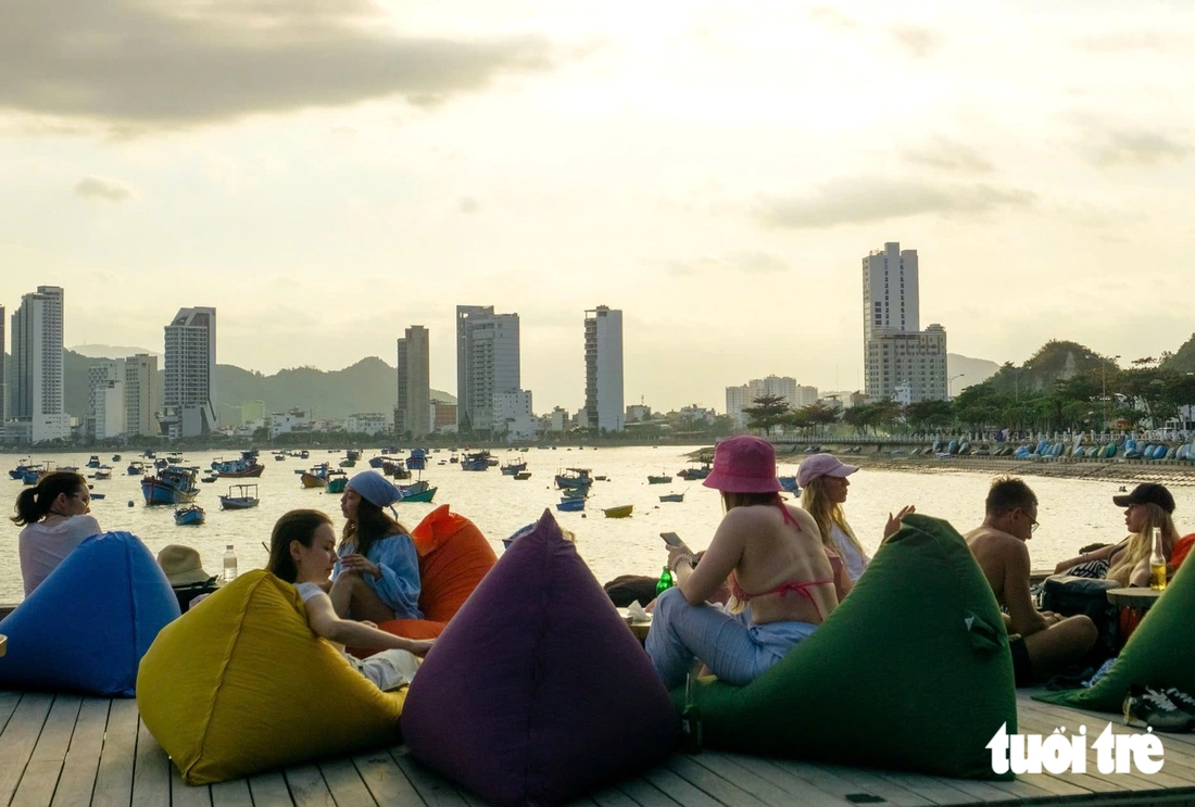 Chiều chủ nhật ở Nha Trang ăn ốc Bãi Tiên và ngắm hôn hôn 'tỉ đô' - Ảnh 4.