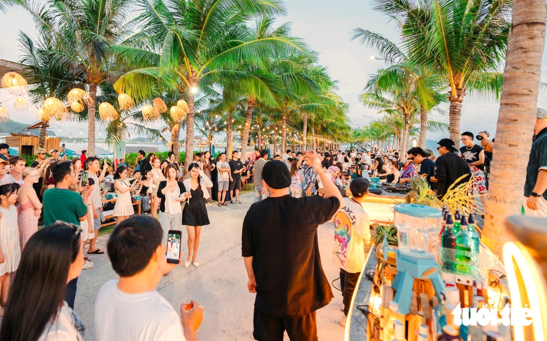 Chiều chủ nhật ở Nha Trang ăn ốc Bãi Tiên và ngắm hôn hôn 'tỉ đô' - Ảnh 5.