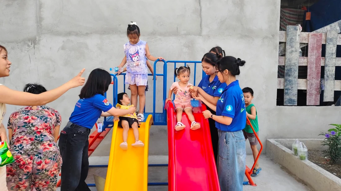 Những 'món quà' ở lại với người dân từ chiến sĩ tình nguyện quốc tế Mùa hè xanh - Ảnh 5.