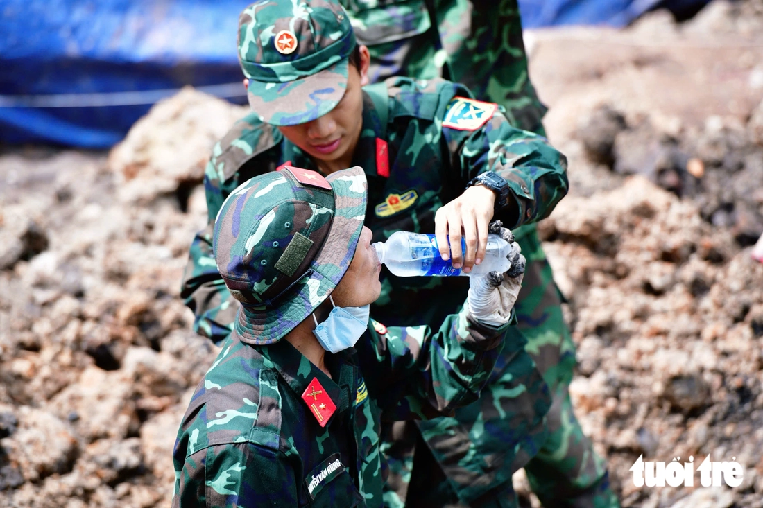 Trọn nghĩa vẹn tình với những anh hùng ngã xuống - Ảnh 12.