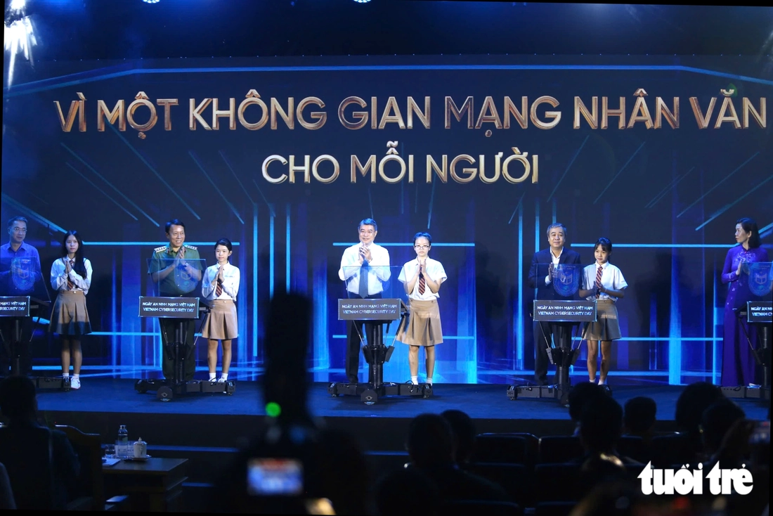 Thủ tướng Lê Minh Hưng: Lấy sự an toàn, hạnh phúc của người dân làm thước đo an ninh mạng - Ảnh 3.