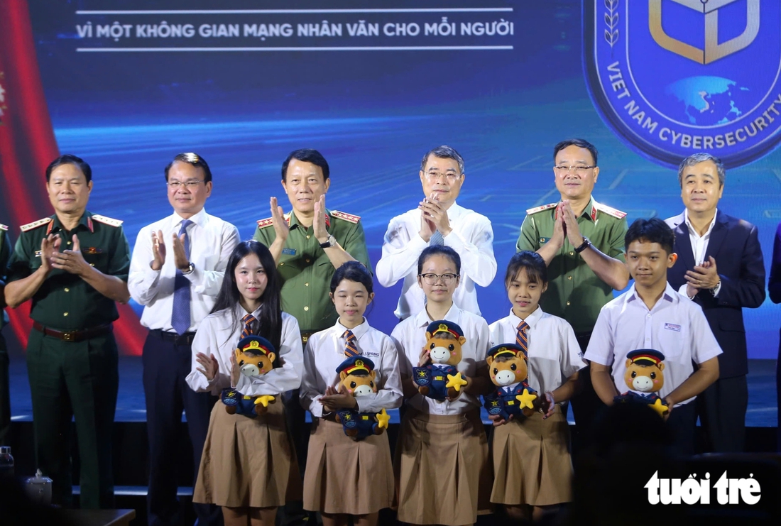 Thủ tướng Lê Minh Hưng: Lấy sự an toàn, hạnh phúc của người dân làm thước đo an ninh mạng - Ảnh 4.