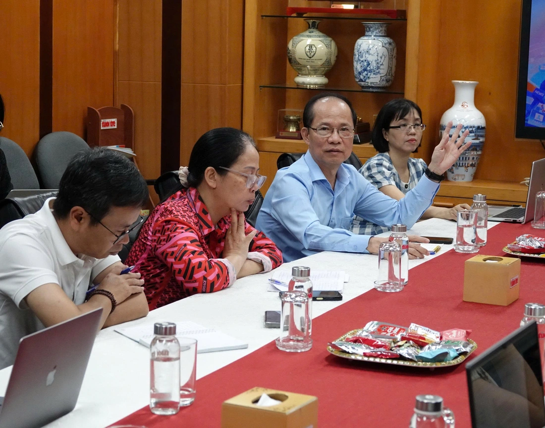 Giảng viên , học viên cao học báo chí tìm hiểu đào tạo báo chí tại Tuổi Trẻ 2026 - Ảnh 2.