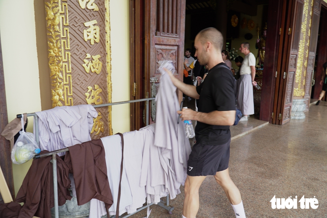 Chỉ một chiếc chân váy, vì sao chùa Linh Ứng được khen? - Ảnh 11.