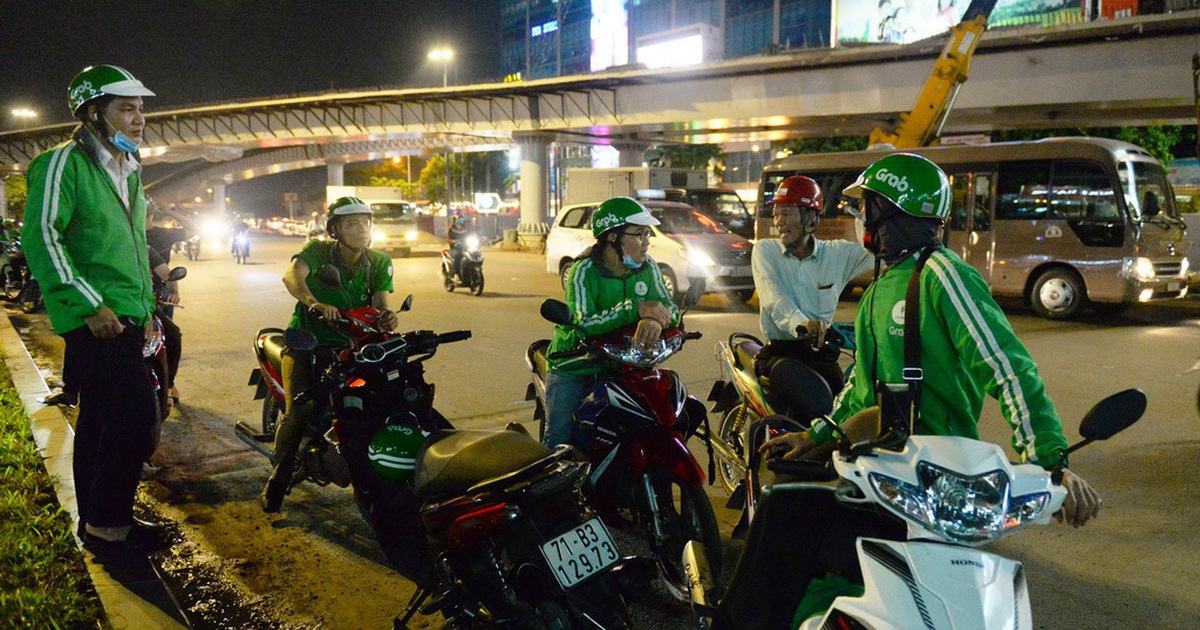 Các phương tiện công cộng đến Discovery Central: Xe bus, taxi, xe ôm công nghệ