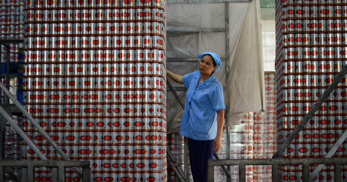 Bia Sài Gòn về tay tỉ phú Thái, cổ phiếu SAB liên tục lao dốc