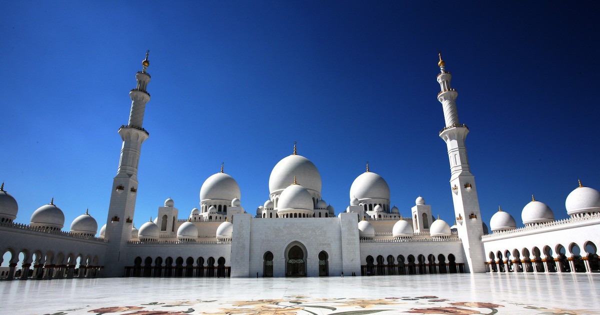 Sheikh Zayed - Thánh đường trắng tuyệt đẹp ở Abu Dhabi - Tuổi Trẻ Online