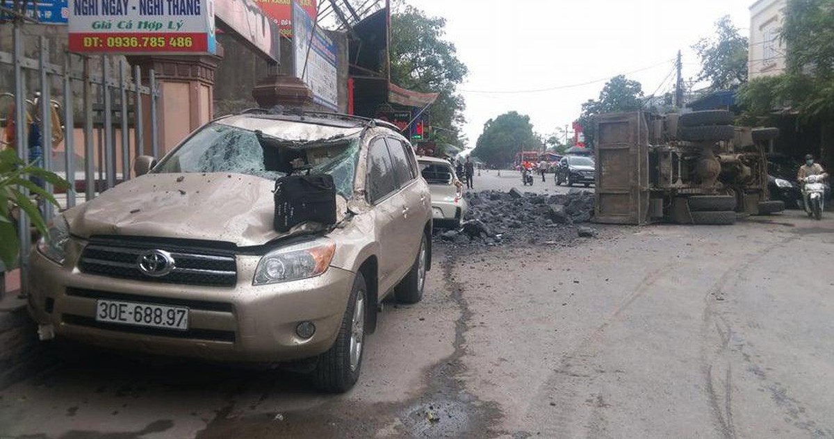 Cú đánh lái 'xuất thần' giúp hai nữ sinh thoát chết trong gang tấc