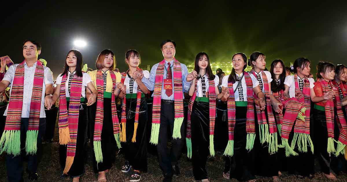 Có nên cải biên nghệ thuật xòe Thái?