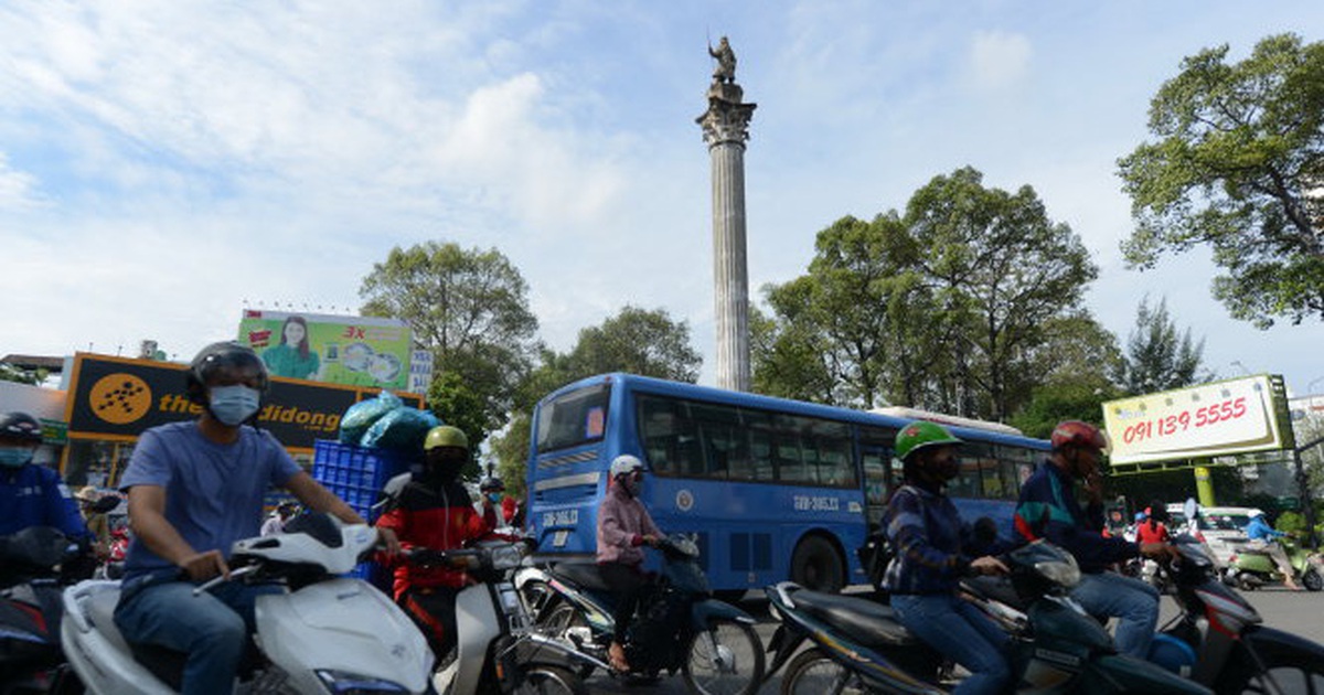 Tu sửa tượng đài An Dương Vương và tượng đài Công nhân tại TP.HCM