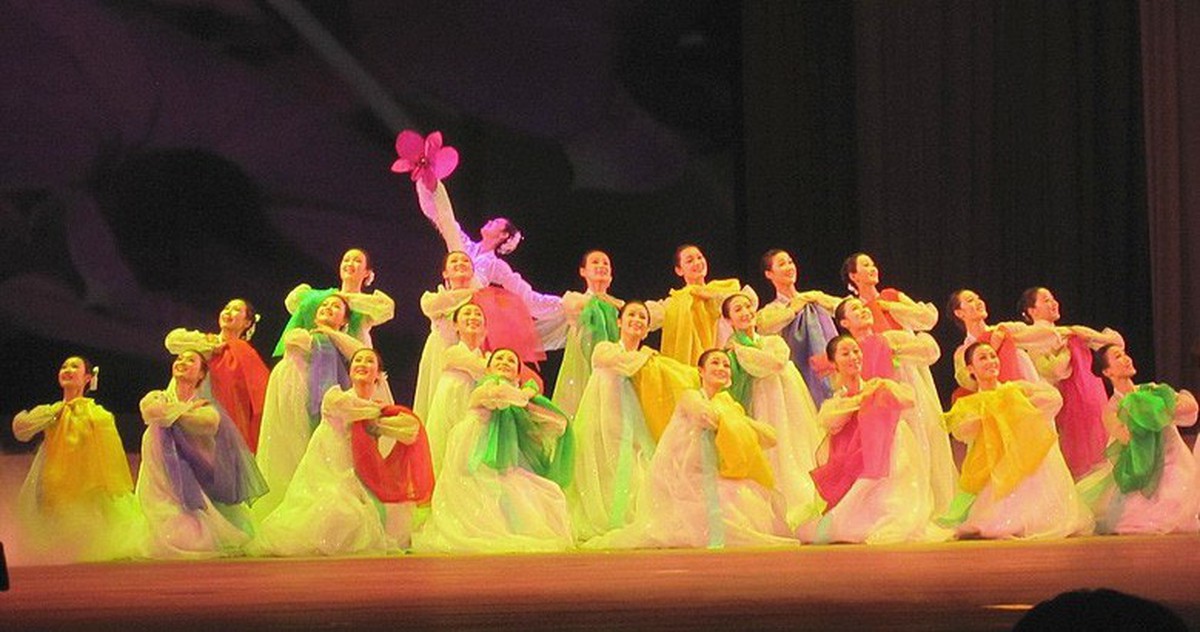 Choáng với 'chương trình nghệ thuật Triều Tiên 700 người như một'