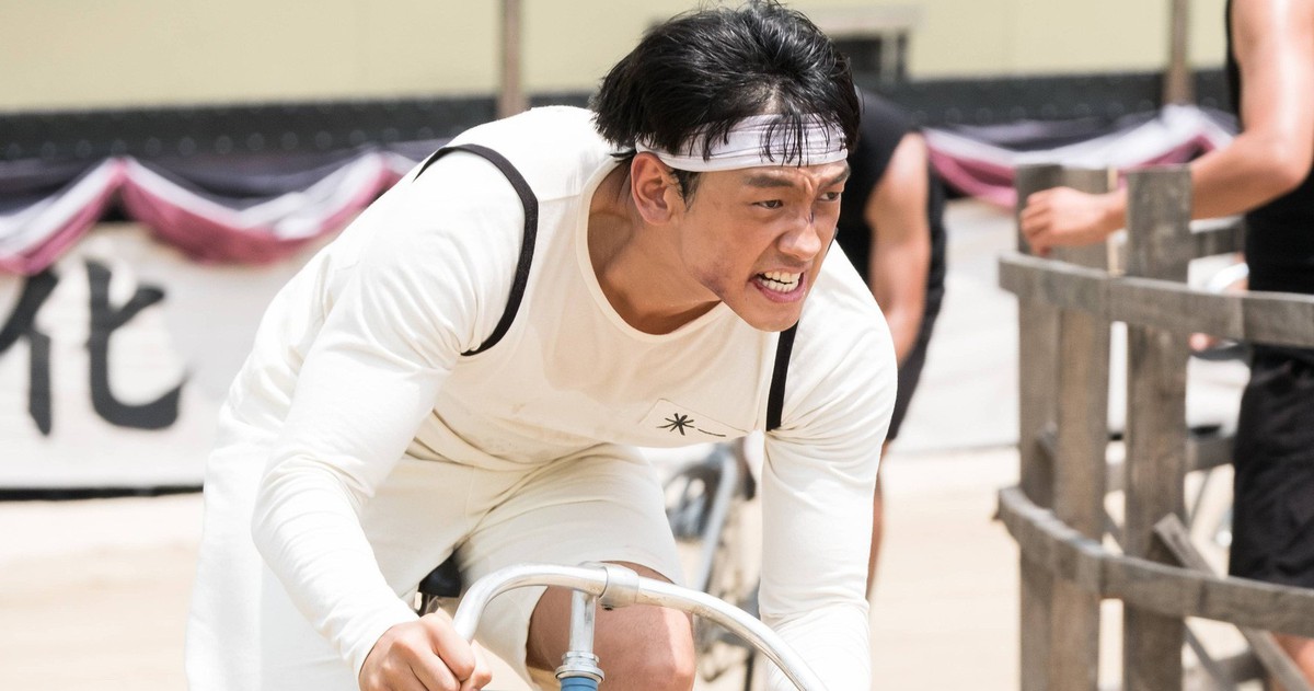 Bi Rain trầy trụa, đen nhẻm trong 'Ông hoàng đường đua'