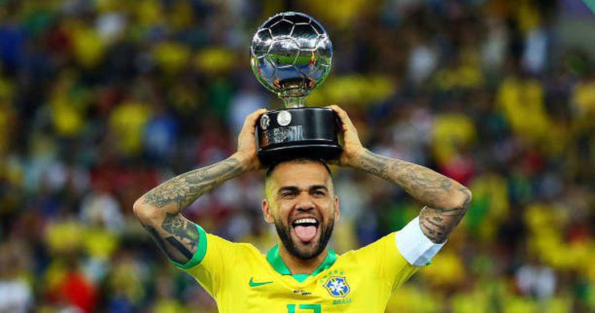 Thất nghiệp, đội trưởng Brazil Dani Alves lên mạng xã hội tìm việc - Tuổi  Trẻ Online