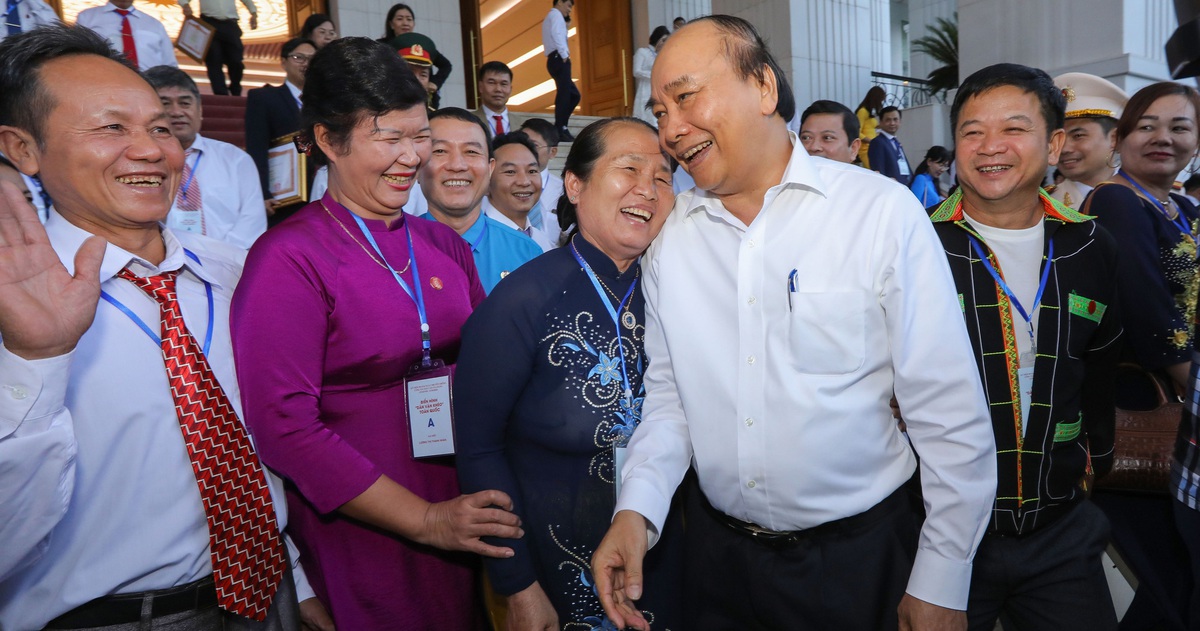 ‘Muốn dân làm thì phải làm dân tin, cán bộ phải là những tấm gương’