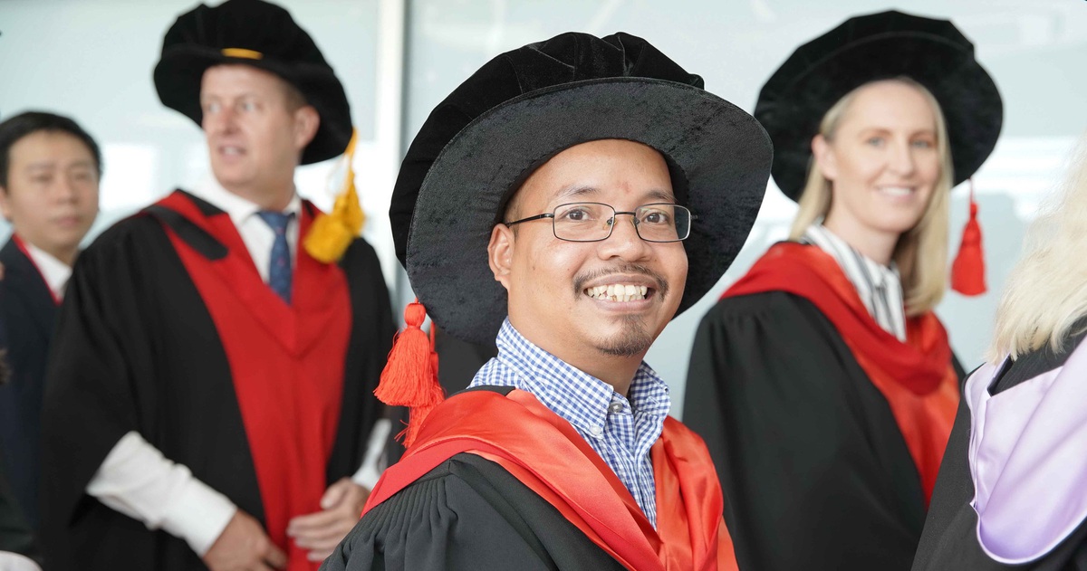 Tiến sĩ đầu tiên của cộng đồng dân tộc Cơ Tu