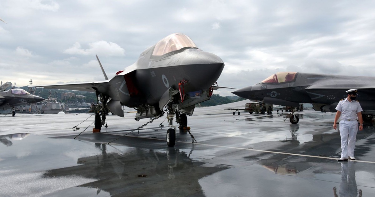 Máy bay phản lực F-35 của Anh trị giá 135 triệu USD rơi xuống biển