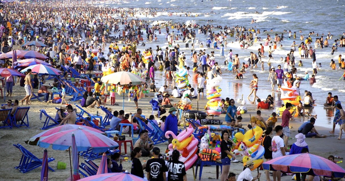 Vũng Tàu không cấm tắm biển, nhưng buộc tạm ngưng karaoke, vũ trường, quán bar, beer club