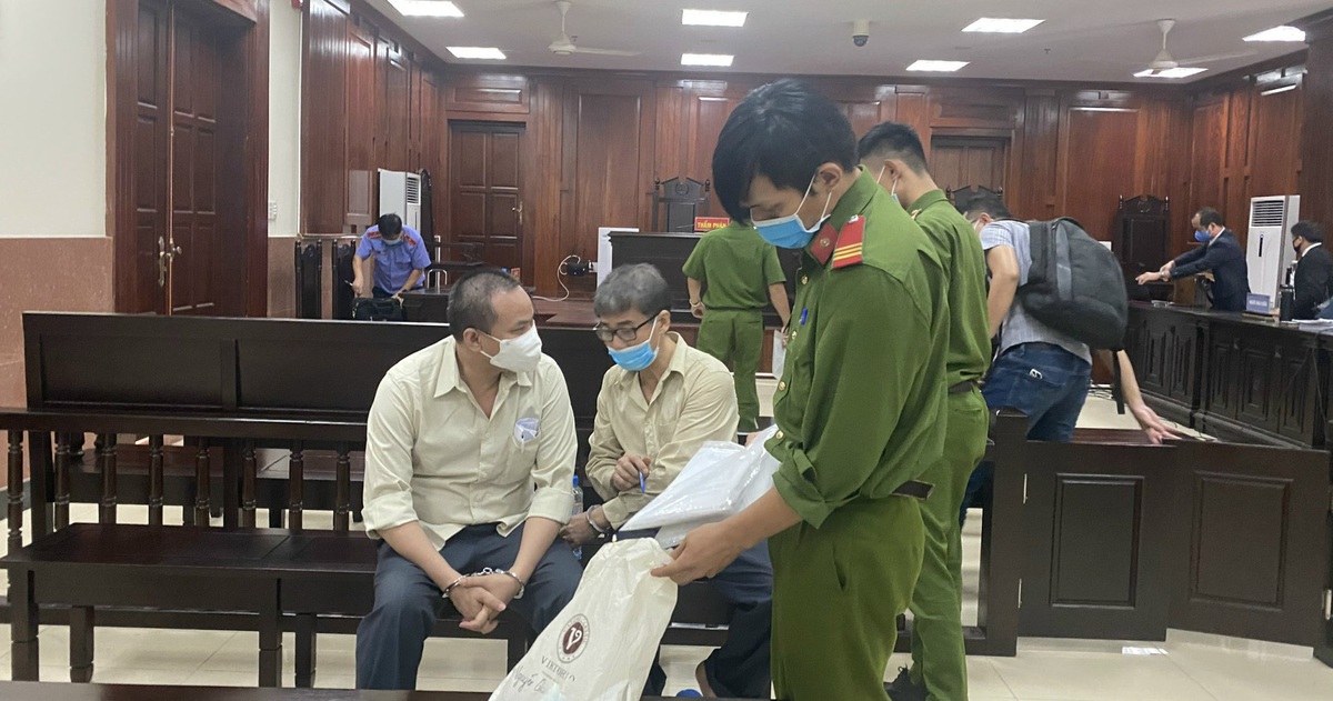 Xử vụ cựu bí thư Bến Cát: Luật sư đề nghị tuyên các bị cáo vô tội!