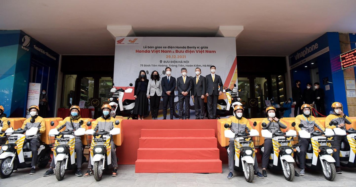 HVN cùng Vietnam Post triển khai thí điểm dự án sử dụng xe điện giao hàng