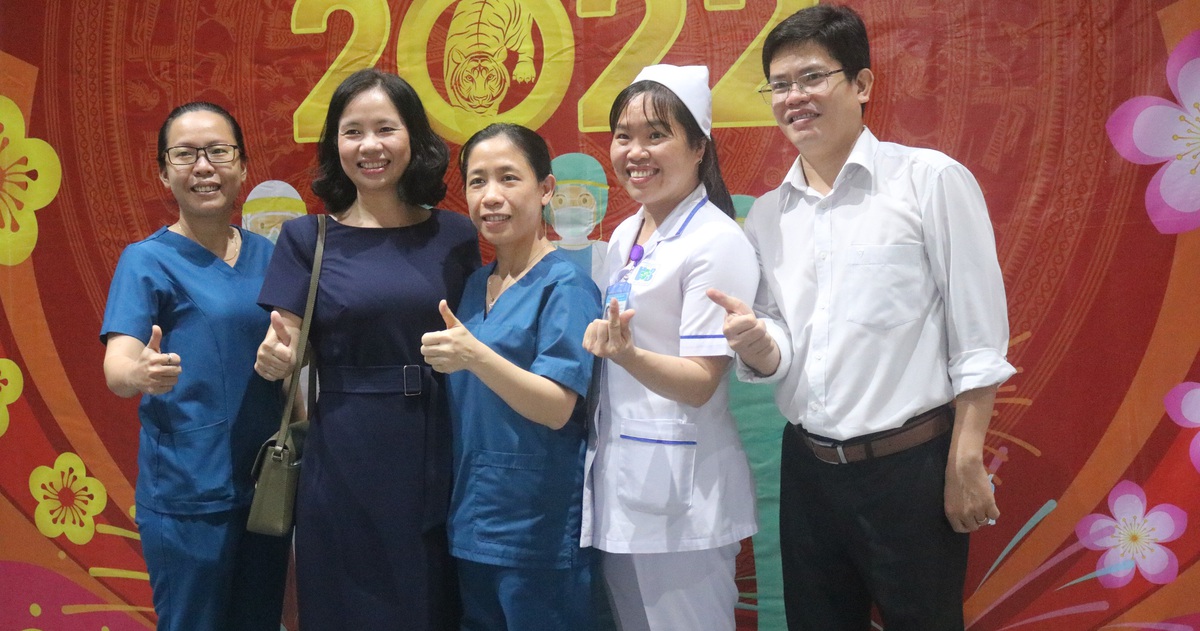Tết ở Bệnh viện Hồi sức COVID-19: ‘Xa nhà chỉ mong mọi người về nhà’