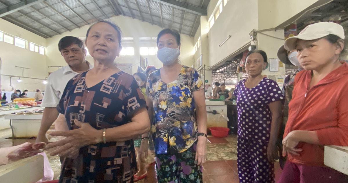 Hàng trăm tiểu thương đứng ngồi không yên khi chủ hụi 'mất hút'