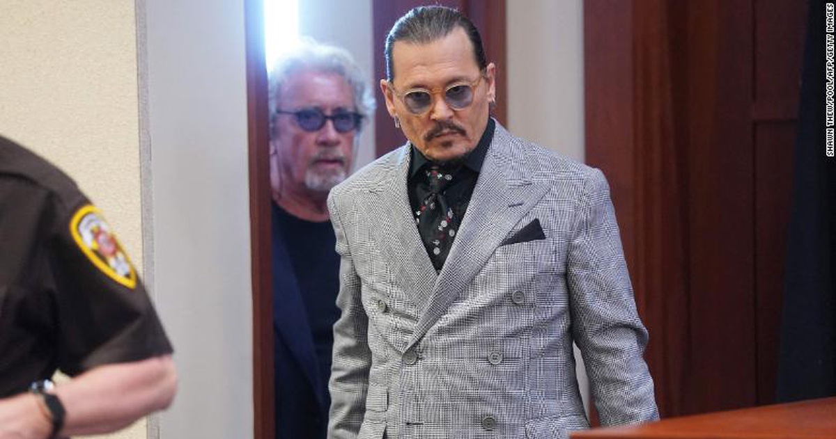 Johnny Depp mất dần bạn bè, sự nghiệp lao dốc vì nghiện ngập - Tuổi Trẻ  Online