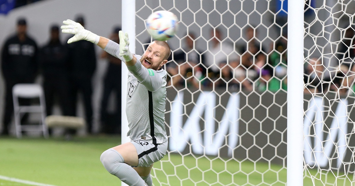 'Độc chiêu Van Gaal' giúp Úc vào World Cup