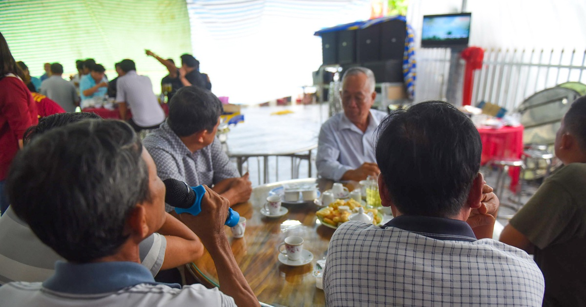 Dẹp karaoke 'tra tấn': Xã, phường bó tay?