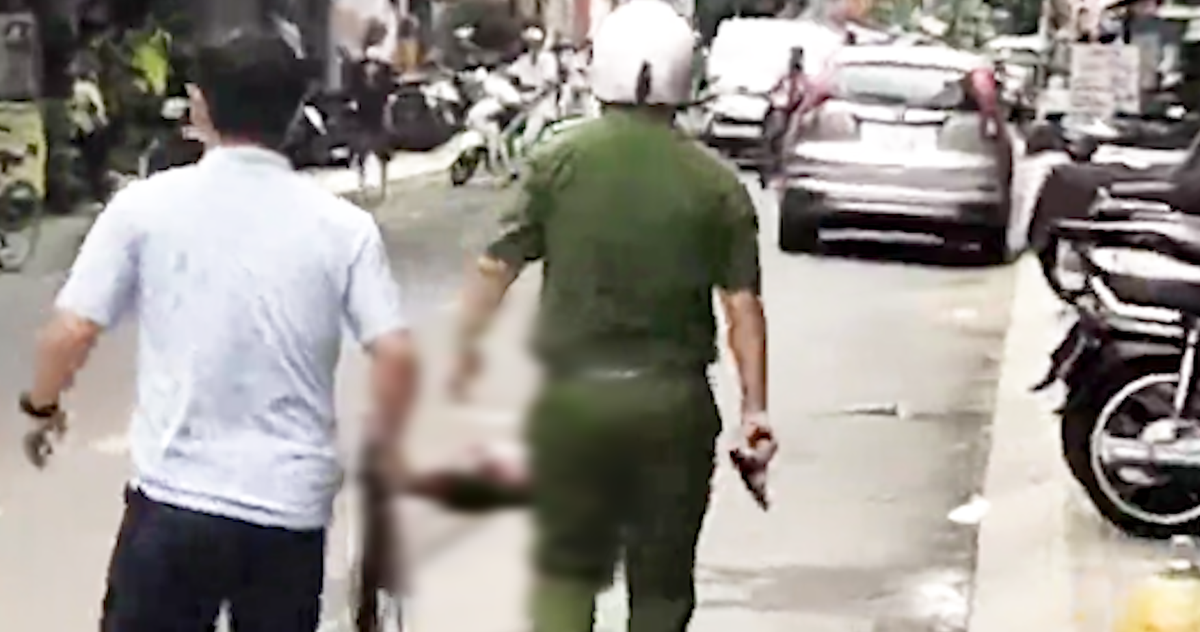 Người đàn ông cầm dao đuổi chém người dân rồi tự sát ở quận 3, TP.HCM - Tuổi Trẻ Online