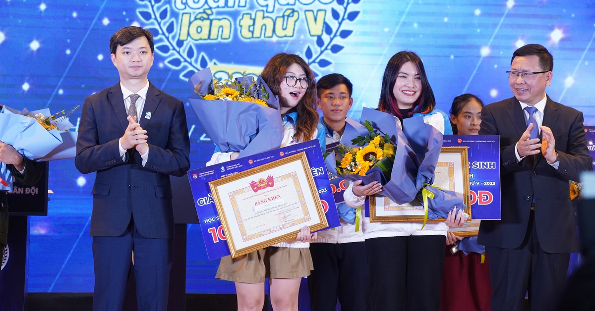 Hai thí sinh Hà Nội chiến thắng hội thi Olympic tiếng Anh toàn quốc