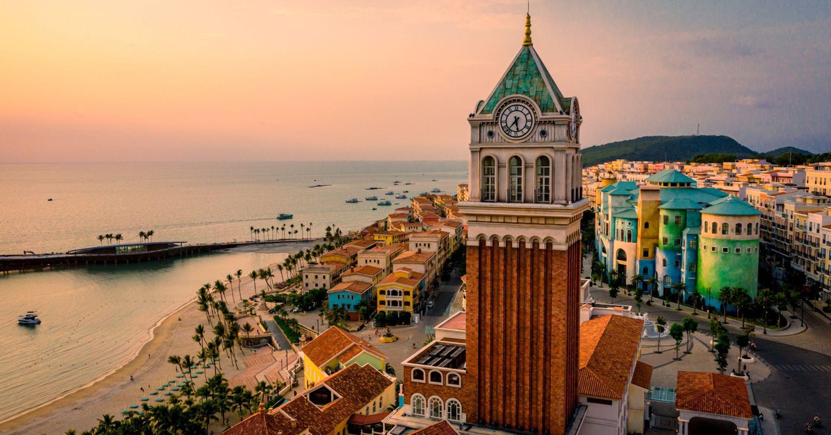Chủ tịch World Travel Awards: 'Thiết kế của Thị trấn Hoàng Hôn mang vẻ đẹp phi thường' - Tuổi Trẻ Online
