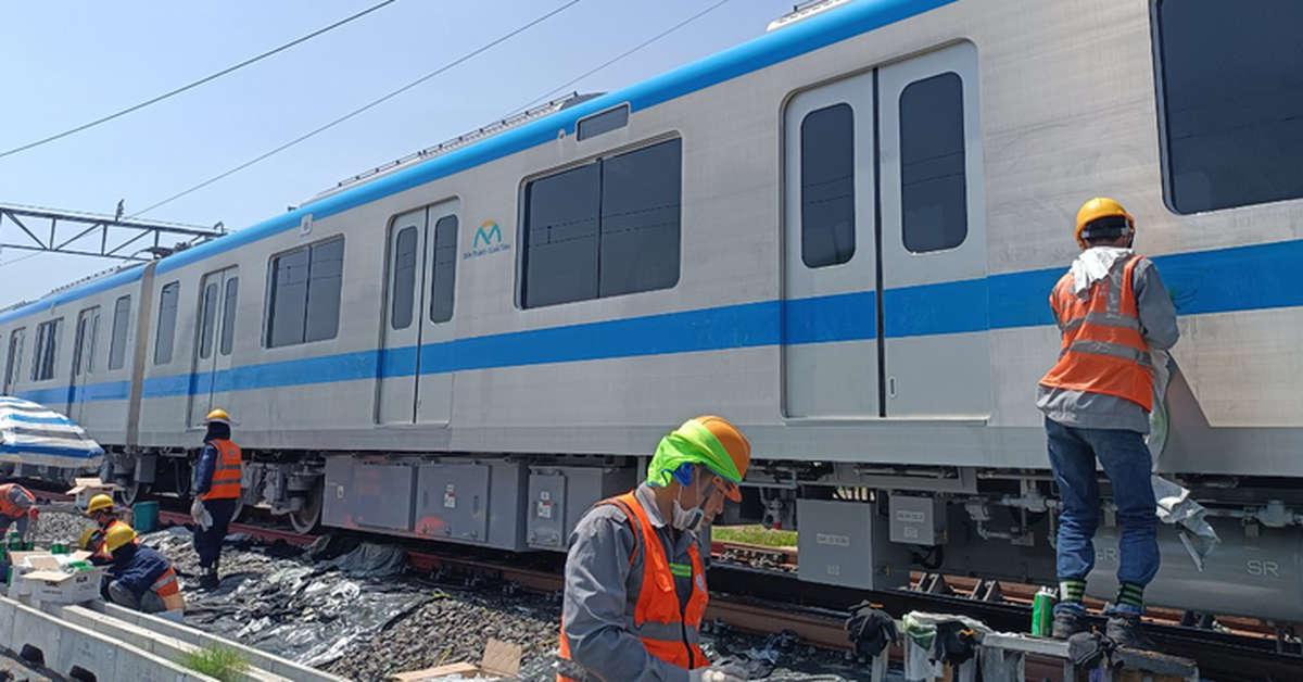 Metro bị vẽ bậy: Giải pháp nào bảo vệ công trình?