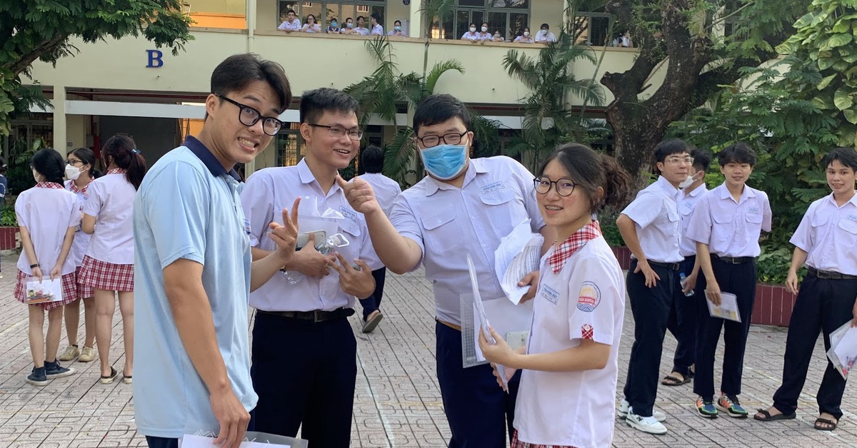 Nghi vấn lộ đề thi văn: Giống đề thi thử của tỉnh?