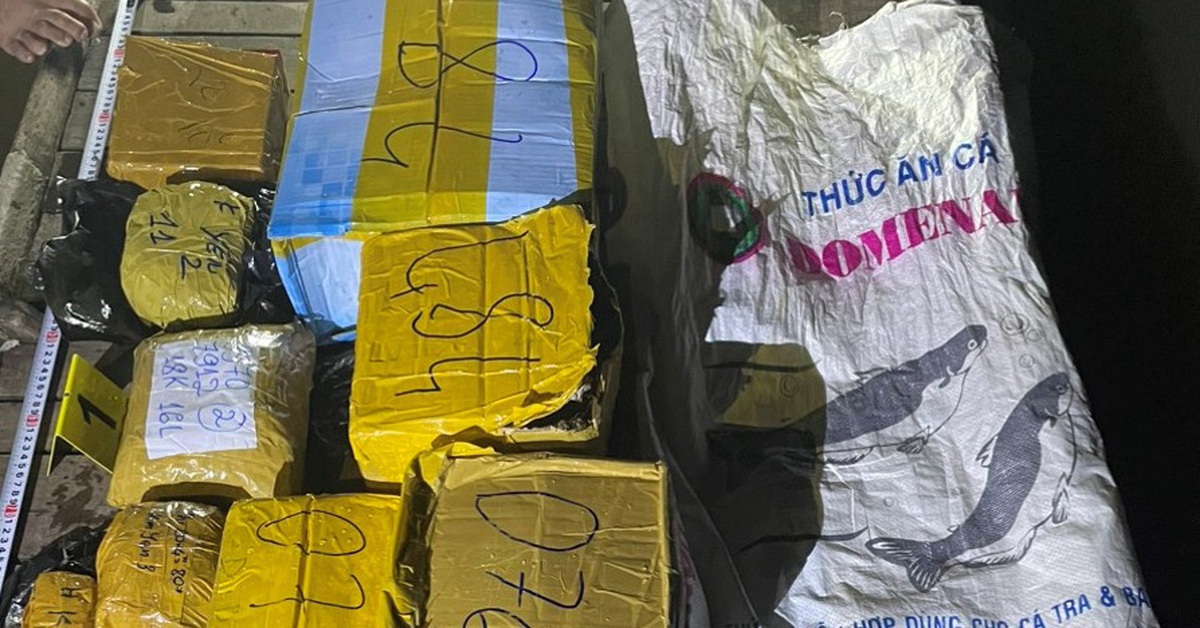 Khám xét nhiều tiệm vàng liên quan 19kg kim loại nghi vàng lậu