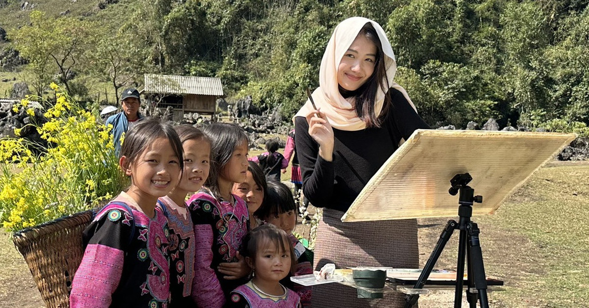 Phan Anh Thư vẽ tranh bán gây quỹ giúp trẻ em vùng cao