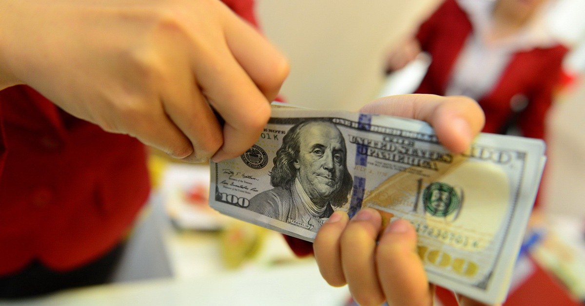 Giá USD lên cao kỷ lục: Ai hưởng lợi, ai chịu thiệt?