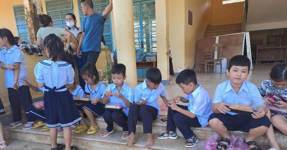 Phụ huynh không cho con học trường mới, bí thư huyện gửi thư xin lỗi