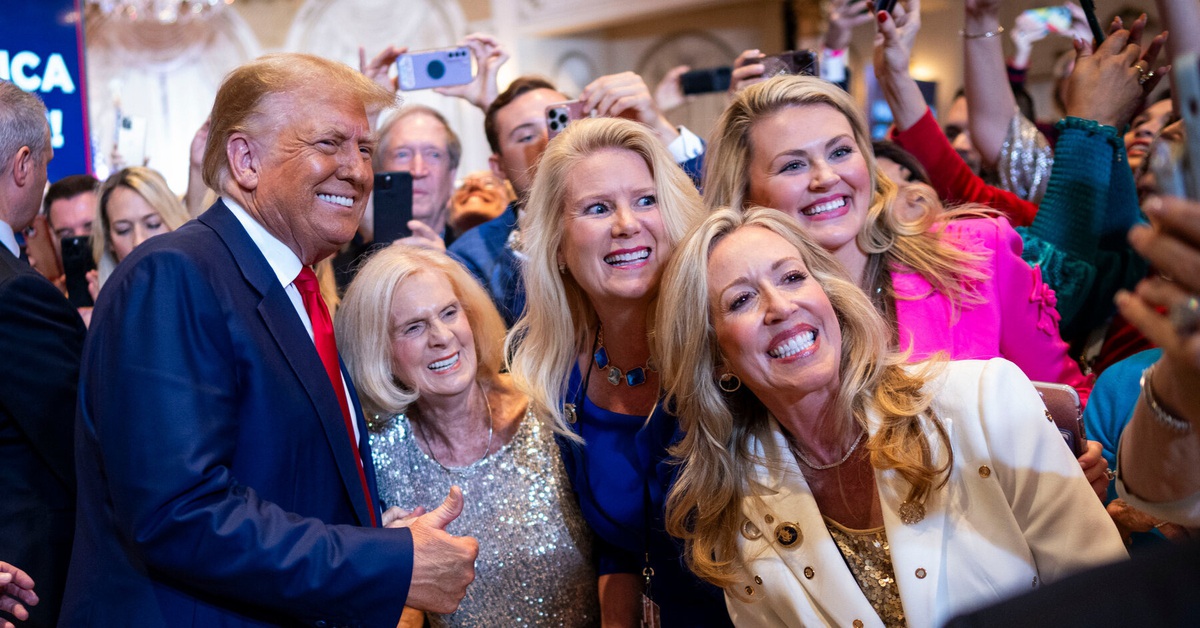 Vì sao các cử tri Mỹ trình độ đại học 'quay xe' ủng hộ ông Trump?