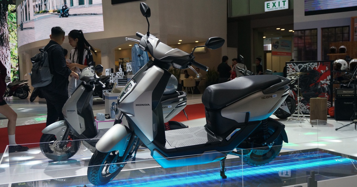 Cuộc chiến giữa VinFast Evo Grand Lite và Honda ICON e: Những lựa chọn xe máy điện tháo được pin sạc