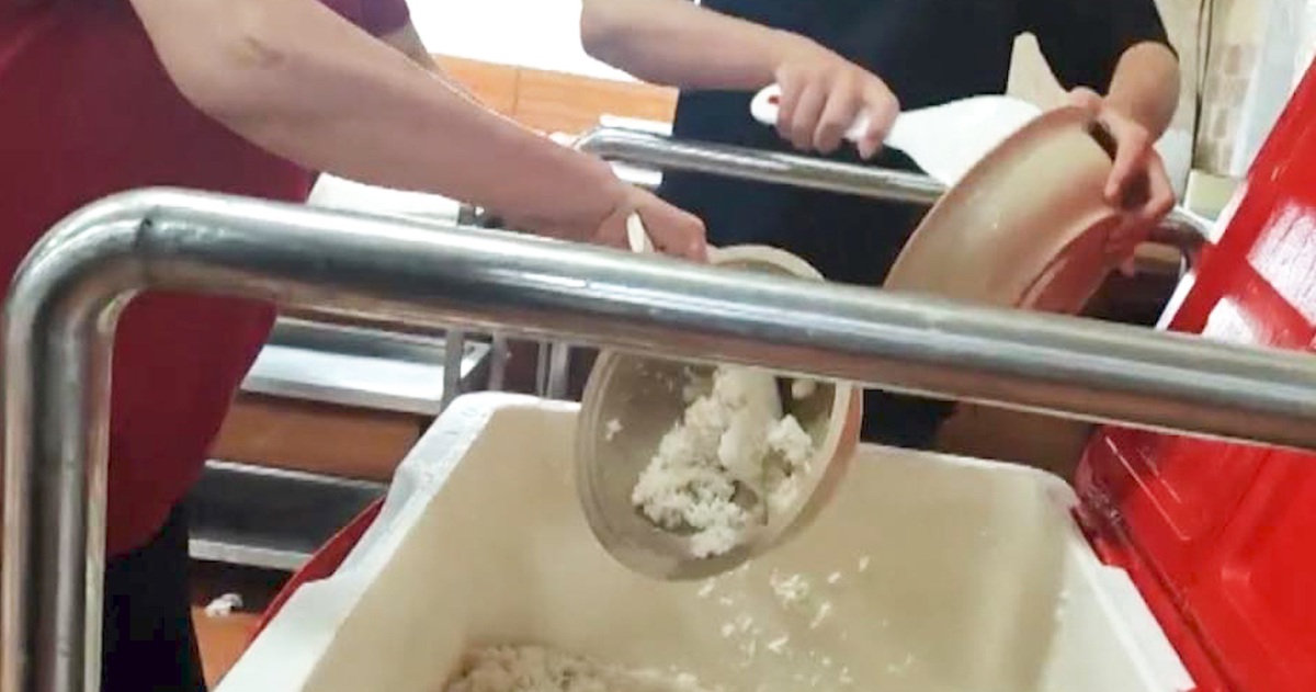 Xôn xao vụ sinh viên Đại học Bách khoa Hà Nội phải ăn cơm thừa có ruồi, gián, phân chuột - Tuổi Trẻ Online