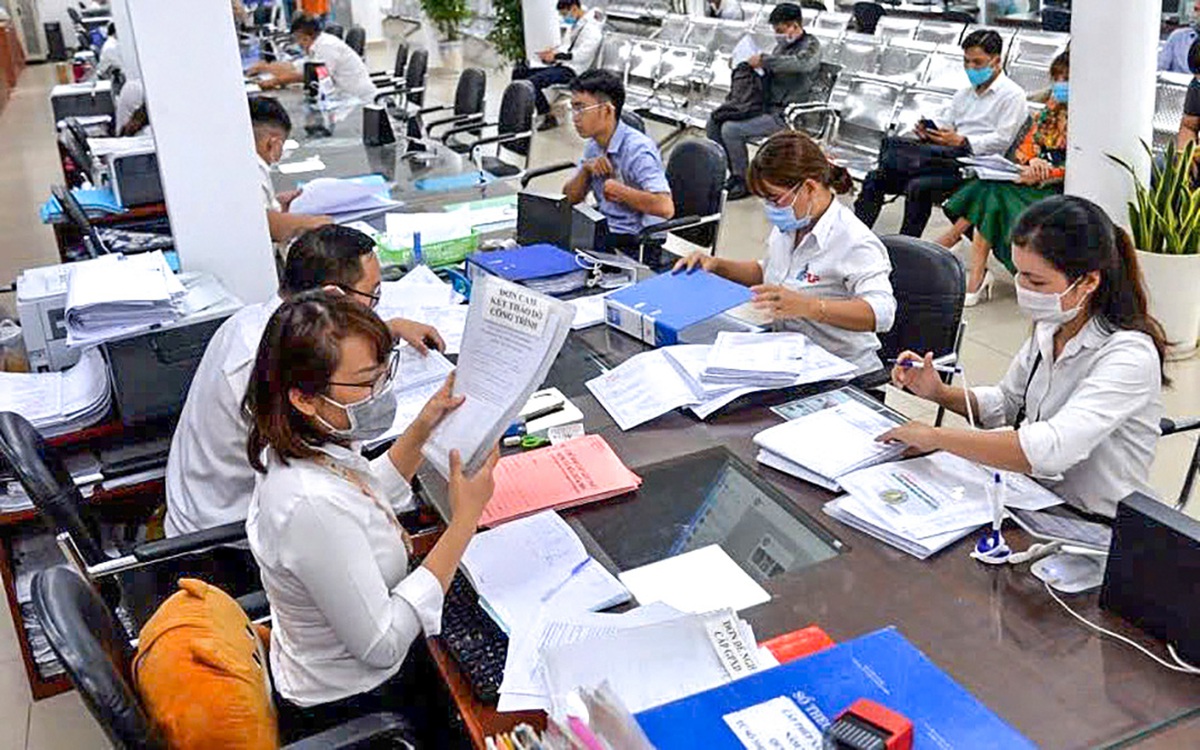 Thủ tướng: Đẩy mạnh sắp xếp, tinh gọn đầu mối tổ chức bên trong các bộ, ngành