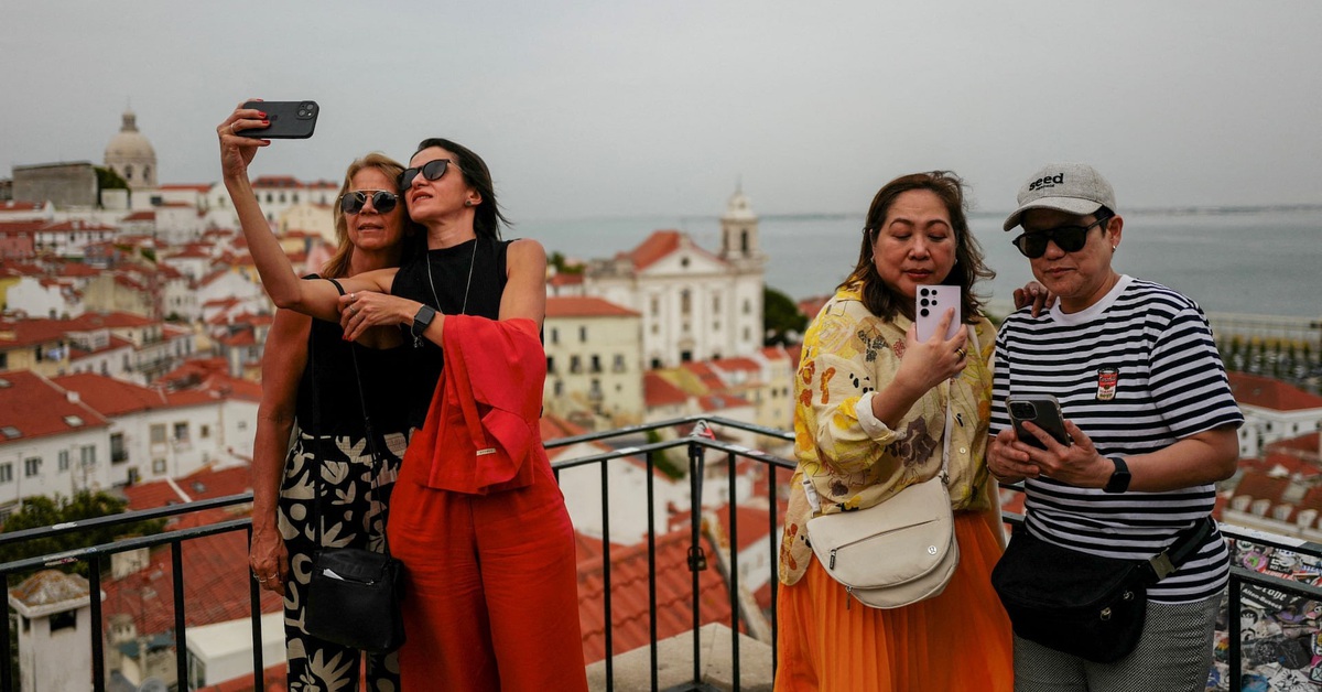 Dân Mỹ 'săn' thị thực vàng sau khi ông Trump thắng cử