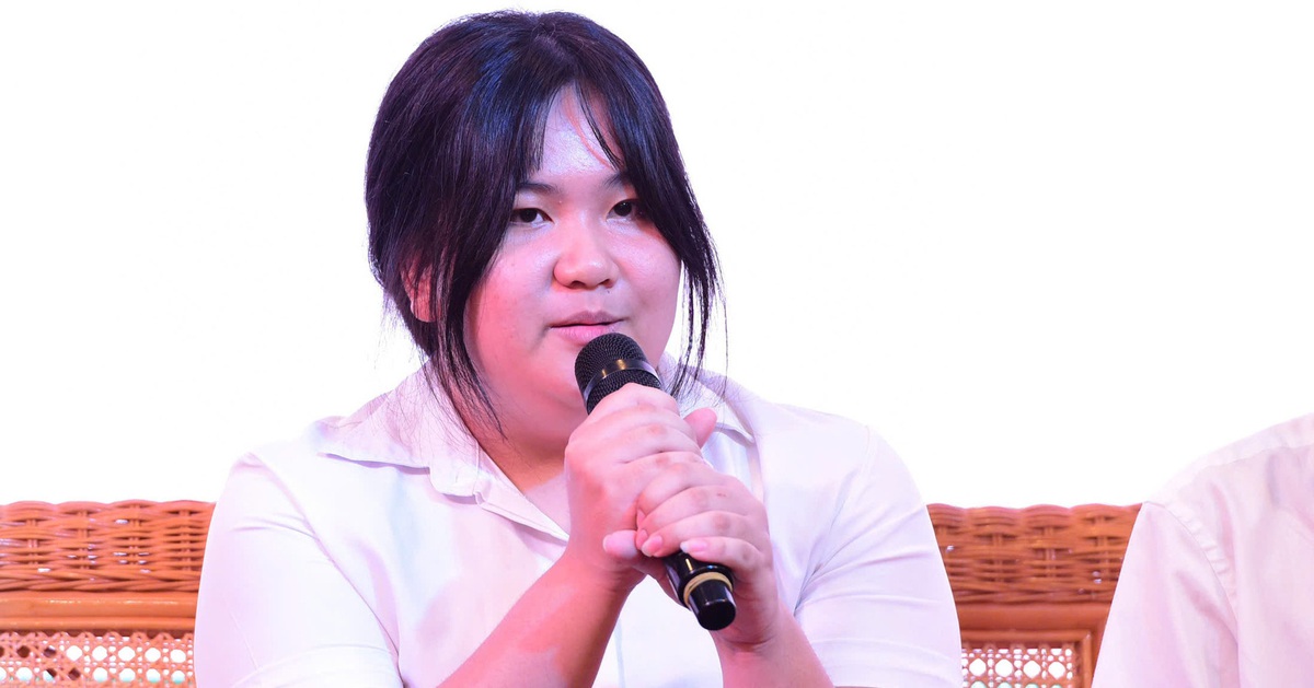 Nữ sinh viên ‘đôi mắt sáng’ của cha mẹ mù được ĐH Công nghiệp TP.HCM miễn học phí - Tuổi Trẻ Online