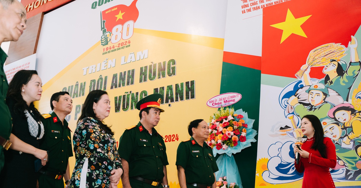 Triển lãm gần 400 tài liệu quý về Quân đội anh hùng - Quốc phòng vững mạnh - Tuổi Trẻ Online