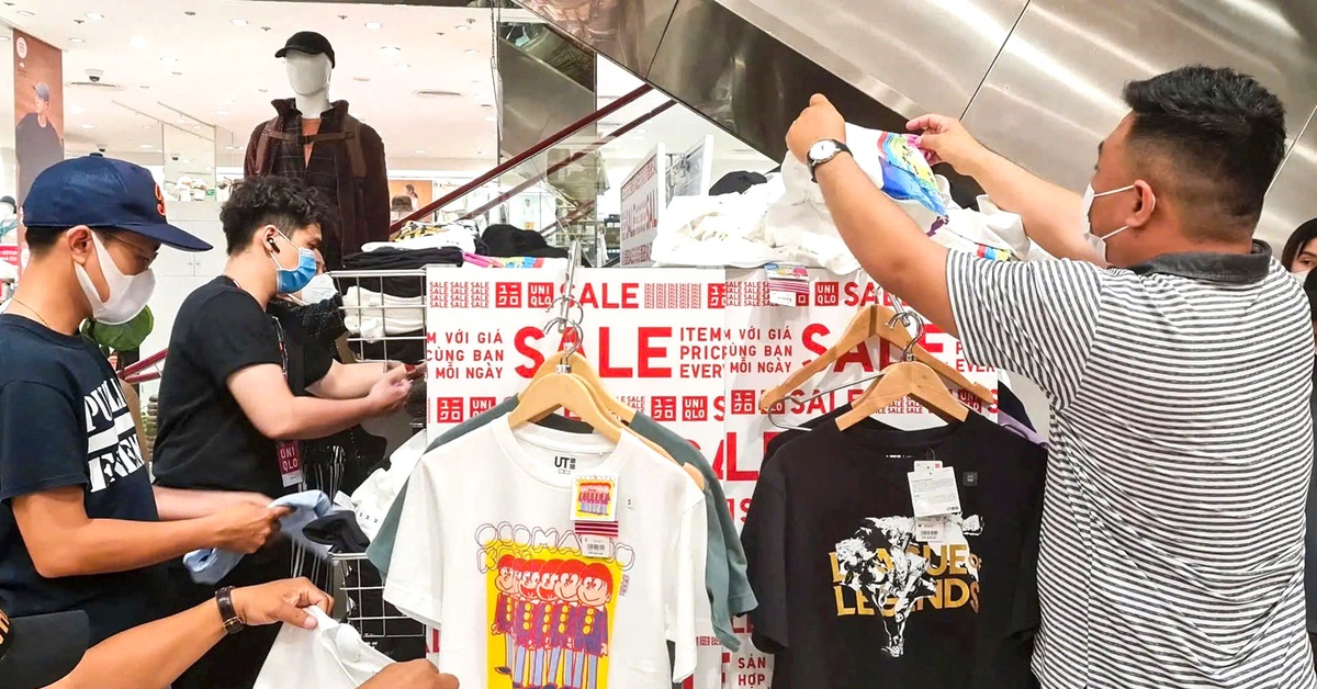 Săn sale tiết kiệm nhưng tháng nào cũng 'cháy túi' - Tuổi Trẻ Online