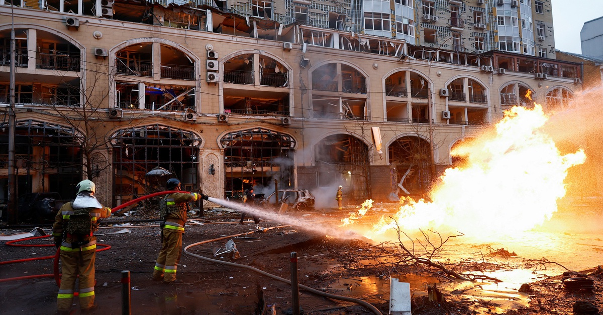 Tên lửa Nga làm hư hại các đại sứ quán, Nga phản pháo