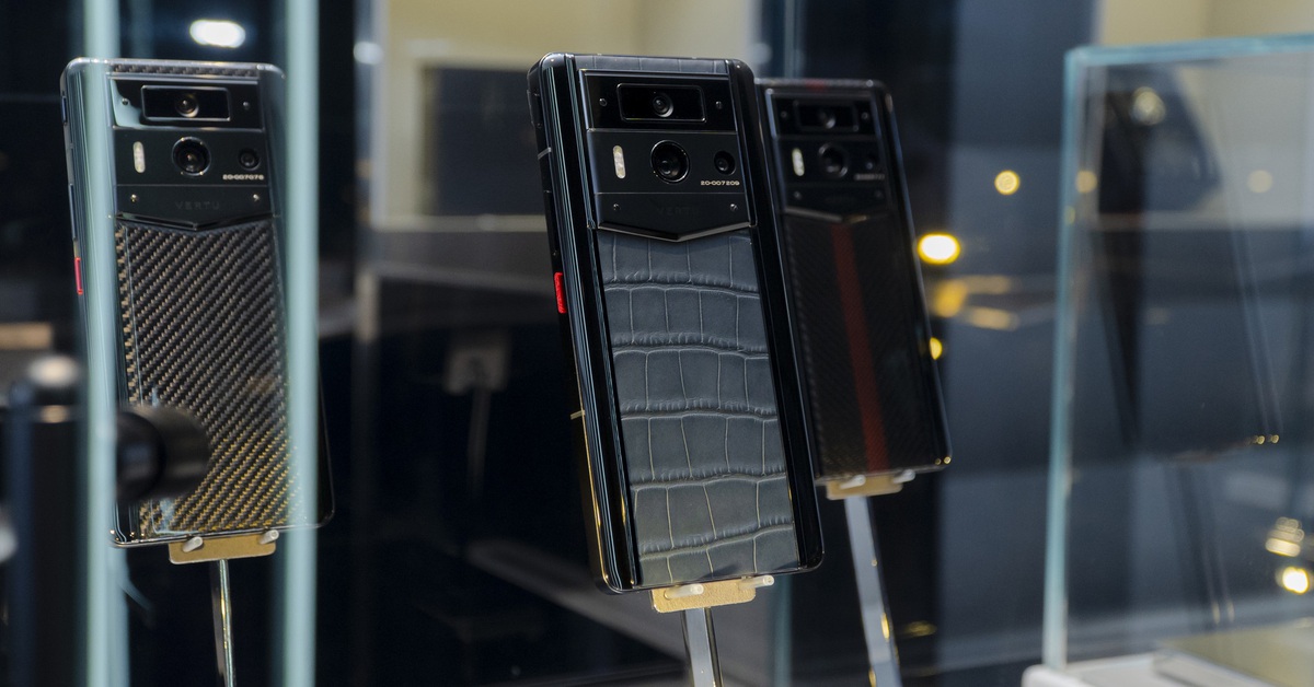 Nhiều người Việt mua điện thoại Vertu trăm triệu
