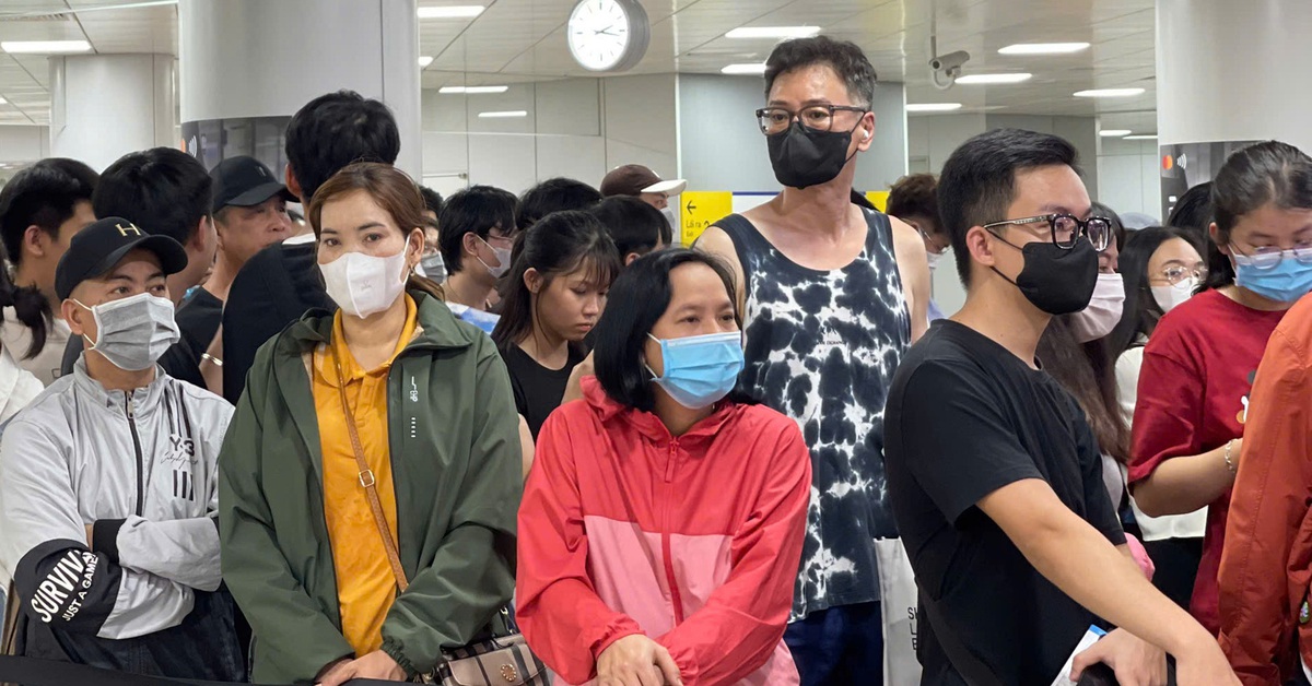 Ngày thứ 7 vận hành, metro số 1 đạt kỷ lục với hơn 175.000 người đi tàu - Tuổi Trẻ Online